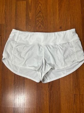 Lululemon Sz 6 Speed-Up Shorts 2.5" inseam White